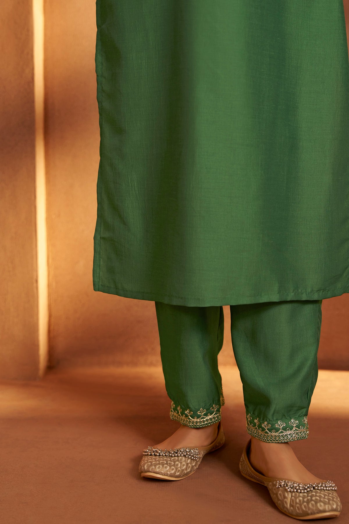 NIHARA |Green Cotton Blend Embroidered Kurta Pant With Chanderi Jacquard Dupatta